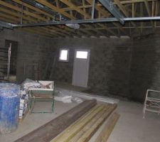 Vue cot&eacute; porte de garage