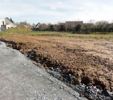 Création de la voirie et mise en forme du terrain (le terrain n'est plus plat ! Grrr)