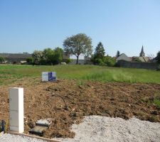 Terrain va jusqu'&agrave; l'arbre au fond et sur la gauche