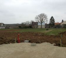 Notre futur terrain avec les bornes qui apparaissent