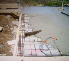 Coulage dela dalle  avec mise en place des gaines electriques et des reservations sanitaires