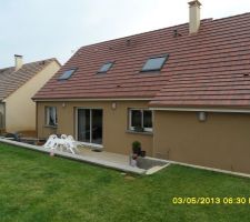 Muret entre terrasse et terrain