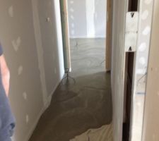 ETAGE - couloir - coulage chape définitive