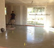 RDC - salon/sam/cuisine - coulage chape définitive