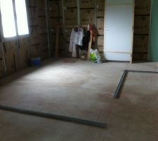 La chambre n°2 avec au fond son propre placard 13 m² et devant le wc 1.44m²
(les plus attentifs auront remarqué que l?évacuation des wc est dans le placard de la chambre il parait que c'est normal ?! ...)