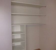 Am&eacute;nagement du placard de notre petite fille. Du sur mesure en m&eacute;lamin&eacute; de 18mm.