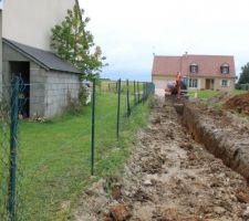 Grillage du voisin démonté, il aura droit à 35 mètres tout neuf