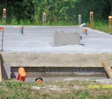 Suivi du chantier impeccable.DALLE COULEE DANS LES TEMPS.POURVU QUE CELA DURE!!!
