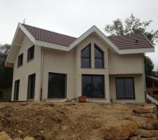 Les bandeaux de rive peints en blanc, &ccedil;a fait plus propre quand m&ecirc;me!