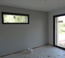 La chambre parentale au RDC, dans les gris.