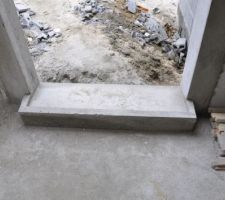 Seuil de la porte d'entrée.