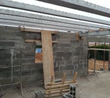 Premi&egrave;re &eacute;tape de la dalle de l'&eacute;tage : la pose des hourdis