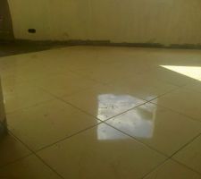 Carrelage salle à manger en cours