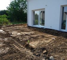 Délimitation de la future terrasse, après mise en place du remblais
