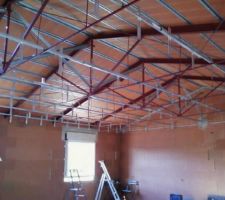 Préparation du faux plafond avec les suspentes