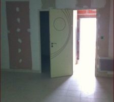 Salon cot&eacute; garage