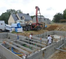 Photo de la pose des poutrelles et des hourdis en polystyrène n°1