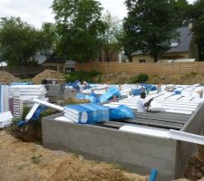 Photo de la pose des poutrelles et des hourdis en polystyrène n°11