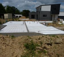 Photo de la pose des poutrelles et des hourdis en polystyrène n°12