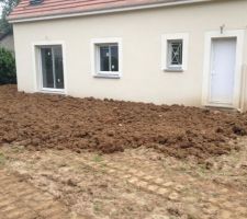 Rajout terre qui s était bien tasse avec la pluie