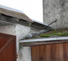Câble qui entre dans les combles de la voisine