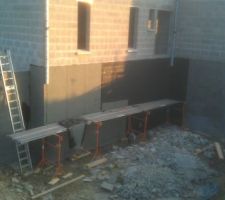 Etanchéité sur la partie habitable en cours avant de remblayer