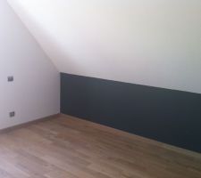 Chambre bébé avec plinthes