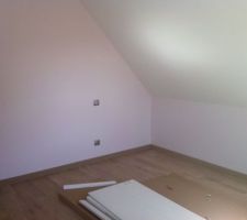 Chambre El&eacute;a avec plinthes