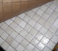 Carrelage &eacute;maux de briard antid&eacute;rapant pour le sol de la douche &agrave; l'italienne dim: 90x160