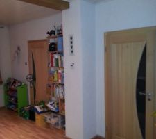 Salle à manger (gauche) - salon (droite)