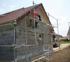 Peinture des dessous de toit.