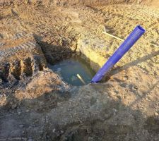 Le puit le lendemain. On constate ainsi le niveau "stable" de l'eau