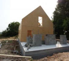 Les combles du garage seront accessible depuis l'étage pour faire un grenier.