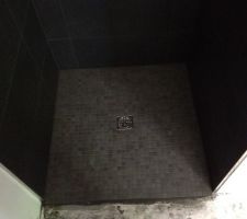 La salle de bain suite parentale basalt au sol