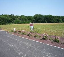 Ca y est, le panneau est en place sur le terrain !