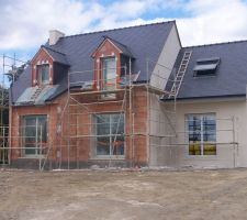 Voici enfin des photos de notre maison!!! le cr&eacute;pis est finit, le platre aussi, la chape est coull&eacute;e et mercredi prochain le carrelleur attaque!!!