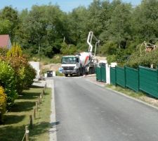 Fondations coulées, les pauvres ouvriers ont creusés, à la pelle, les rigoles de fondation! du jamais vu!