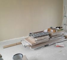 Cuisine au milieu de la salle à manger...