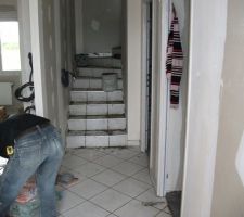 Carrelage, escalier.