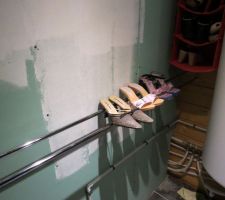 Et une tringle à chaussure pour Flo.