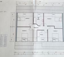 L'étage...

Symétrie de plan : les chambres 1 et 2 seront à droite, orientées est.