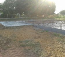 Vue de derri&egrave;re. On aper&ccedil;oit un angle de la future terrasse de 39 m&sup2;.