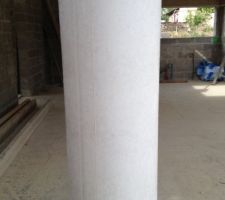 Poteau béton blanc