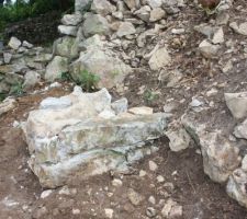 La premi&egrave;re marche, qui sera partiellement enterr&eacute;e...