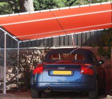Reste plus qu'a mettre la voiture à l'abris.

Code couleur des tubes : RAL 9003
Couleur de la toile : Terracota
Tailles abris : 521x321cm avec Hauteur 200cm
Tailles toile : 500x300cm