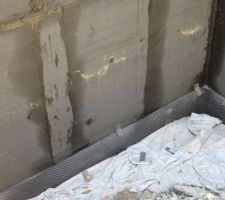 Ensuite le géotextile est refermé pour bien envelopper le tout.