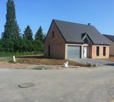 300m3 de terre on &eacute;t&eacute; remis et mise a niveau a la pelle 16 t doosan , le reste a la main !!!