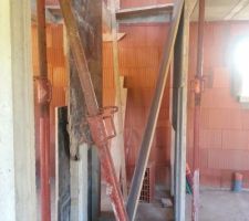 Début de coffrage de l'escalier.