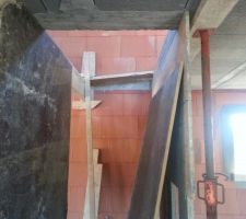 Début de coffrage de l'escalier.
