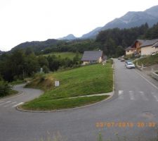 Panneau de permis de construire pos&eacute; sur le terrain !